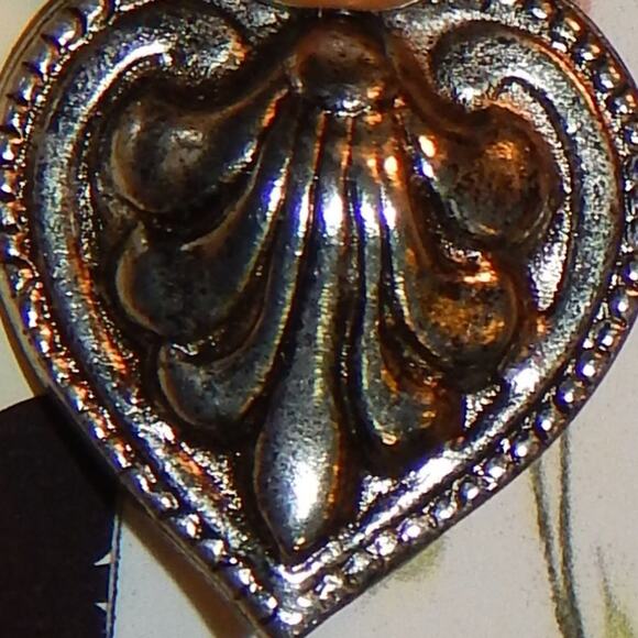 Vintage Beautiful Baroque Double Heart  Bow w/Pearl Drop Pin/Brooch - Picture 6 of 7